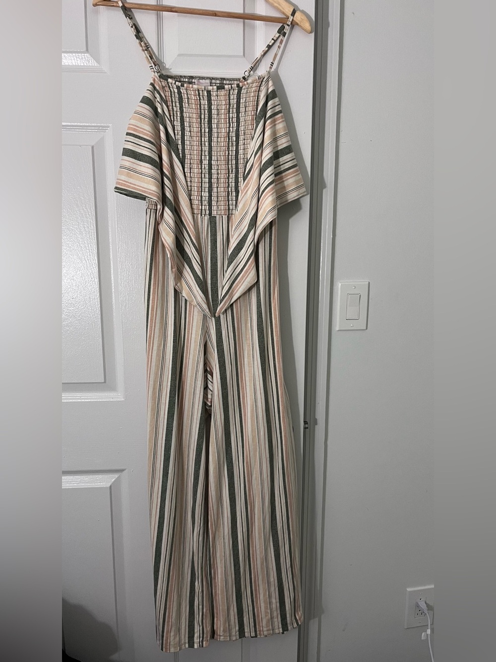 No Boundaries Women’s Size XXL Striped Off-Shoulder Jumpsuit in Beige & Green